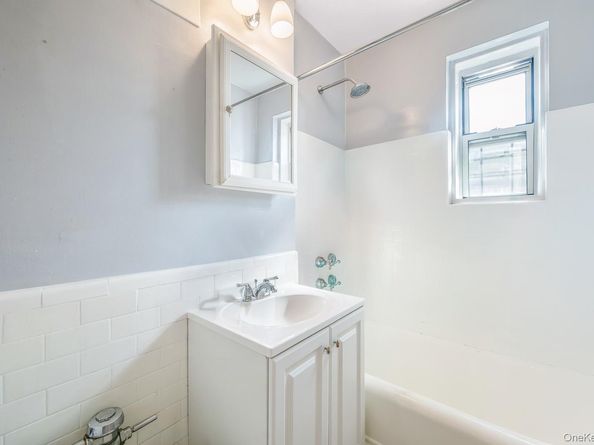 30-31 Hobart Street 6N, Woodside NY 11377