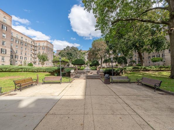 30-31 Hobart Street 6N, Woodside NY 11377