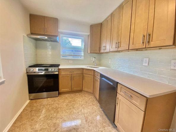 264-15 Langston Avenue 1st FL, Glen Oaks NY 11004