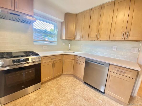 264-15 Langston Avenue 1st FL, Glen Oaks NY 11004