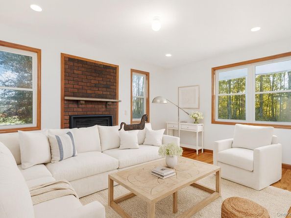 59 Mastro Road, Calverton NY 11933