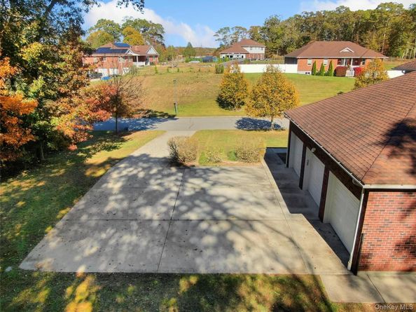 59 Mastro Road, Calverton NY 11933