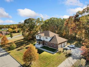 59 Mastro Road, Calverton NY 11933