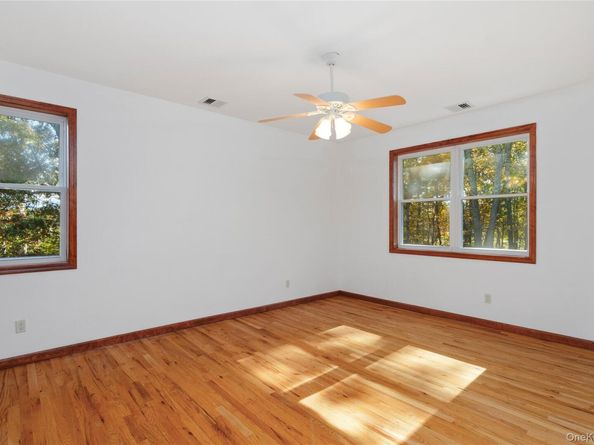 59 Mastro Road, Calverton NY 11933