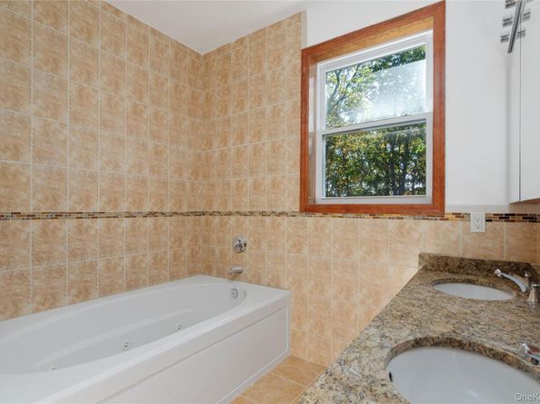 59 Mastro Road, Calverton NY 11933