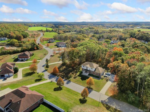 59 Mastro Road, Calverton NY 11933