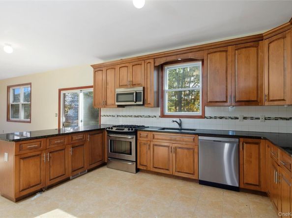 59 Mastro Road, Calverton NY 11933