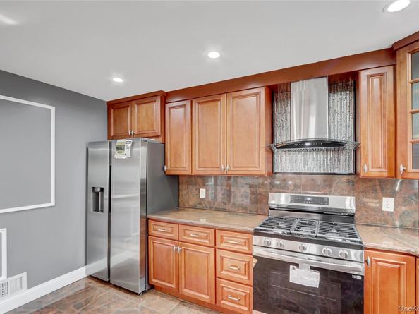 32 3rd Avenue, New Hyde Park NY 11040