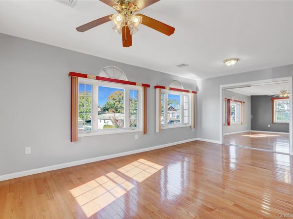 32 3rd Avenue, New Hyde Park NY 11040