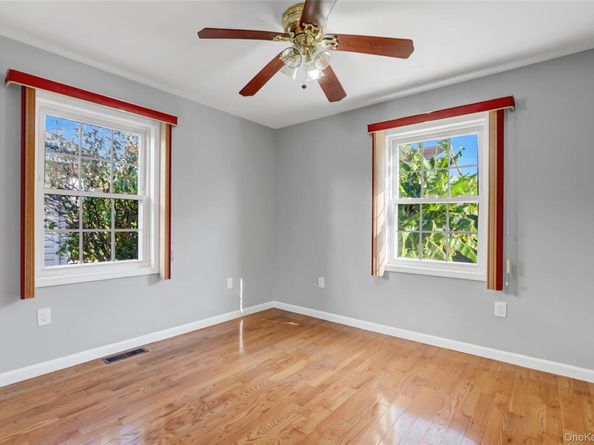 32 3rd Avenue, New Hyde Park NY 11040