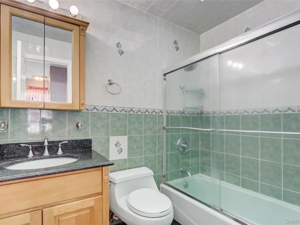 32 3rd Avenue, New Hyde Park NY 11040