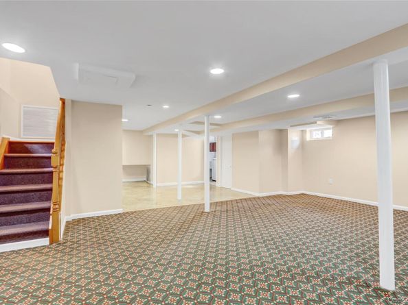 32 3rd Avenue, New Hyde Park NY 11040