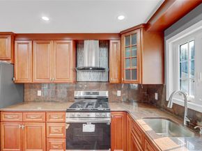 32 3rd Avenue, New Hyde Park NY 11040