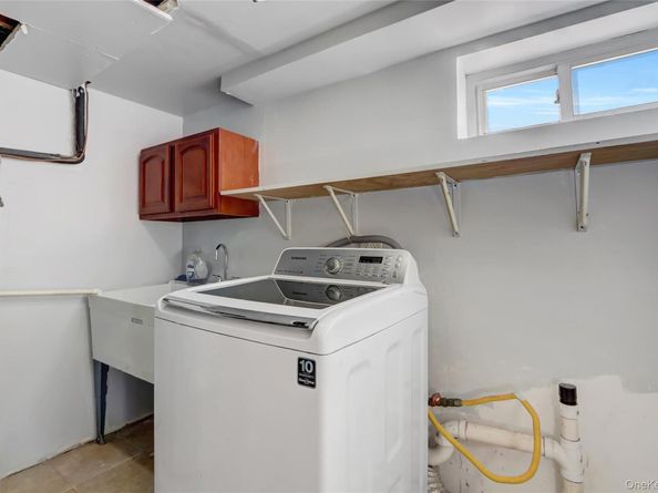 32 3rd Avenue, New Hyde Park NY 11040