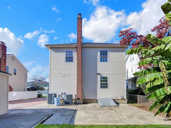 32 3rd Avenue, New Hyde Park NY 11040