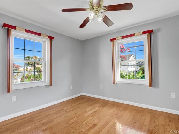 32 3rd Avenue, New Hyde Park NY 11040