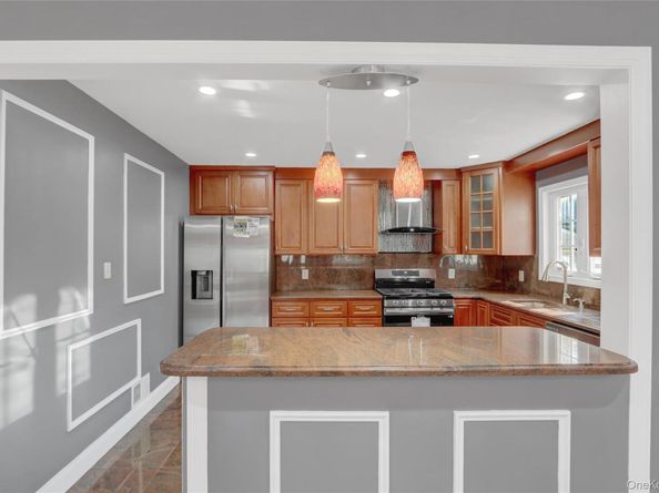 32 3rd Avenue, New Hyde Park NY 11040