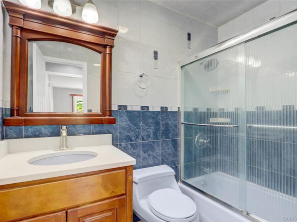 32 3rd Avenue, New Hyde Park NY 11040