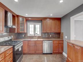 32 3rd Avenue, New Hyde Park NY 11040