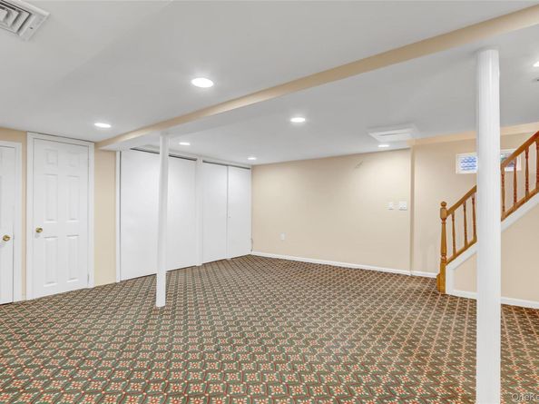 32 3rd Avenue, New Hyde Park NY 11040