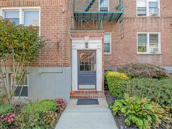 22 Mulford Place 2D, Hempstead NY 11550