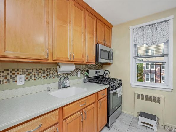 22 Mulford Place 2D, Hempstead NY 11550