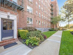 22 Mulford Place 2D, Hempstead NY 11550