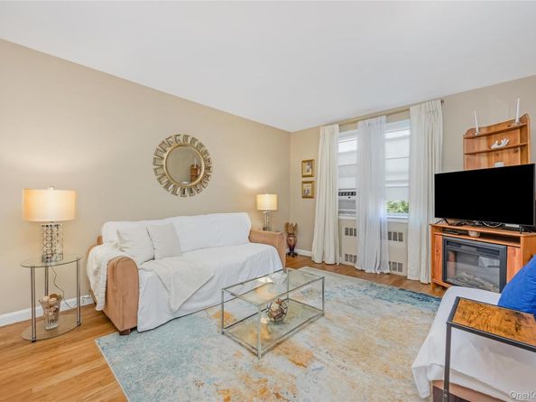 22 Mulford Place 2D, Hempstead NY 11550