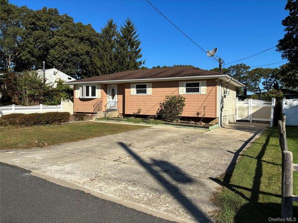 281 Fir Grove Road, Ronkonkoma NY 11779