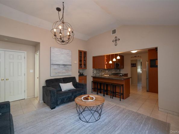 211 Gardner Avenue, Jericho NY 11753