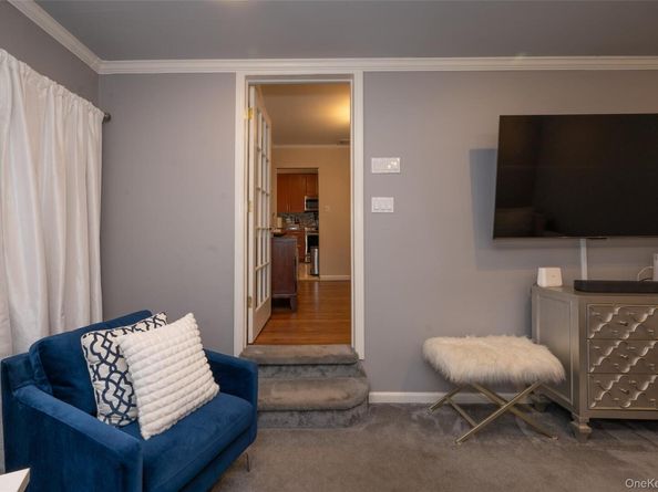 211 Gardner Avenue, Jericho NY 11753