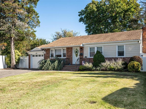 211 Gardner Avenue, Jericho NY 11753