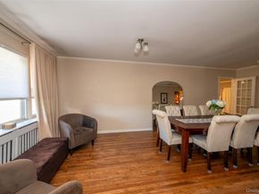 211 Gardner Avenue, Jericho NY 11753