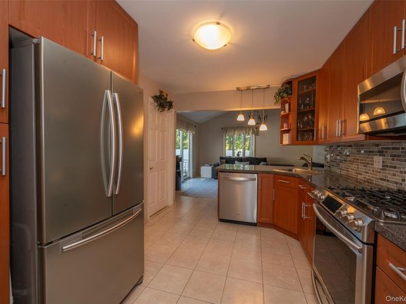 211 Gardner Avenue, Jericho NY 11753