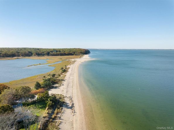 80 Washington Heights Avenue, Hampton Bays NY 11946