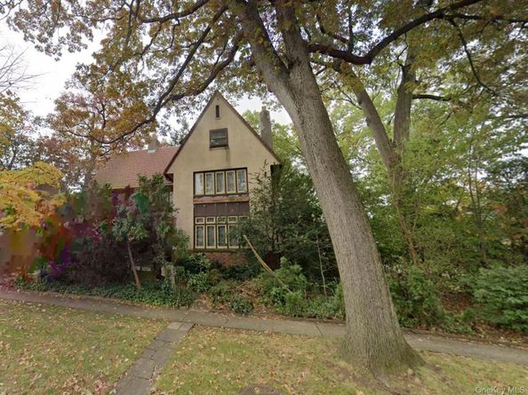 134 (71st)  Continental Avenue, Forest Hills NY 11375