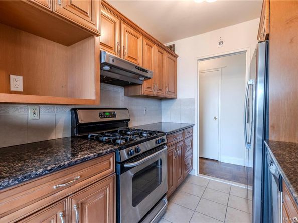 166-25 Powells Cove Boulevard 10G, Whitestone NY 11357