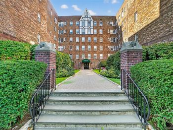 25 Parkview Avenue