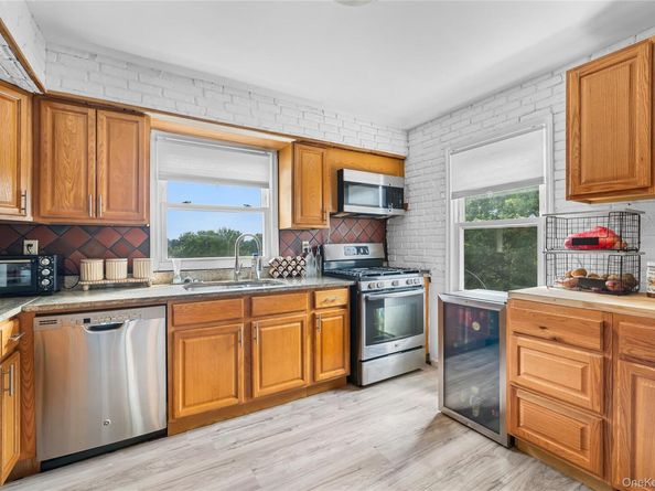 8 Elicar Terrace, Yonkers NY 10701