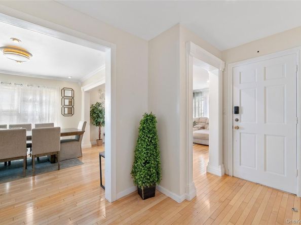 8 Elicar Terrace, Yonkers NY 10701