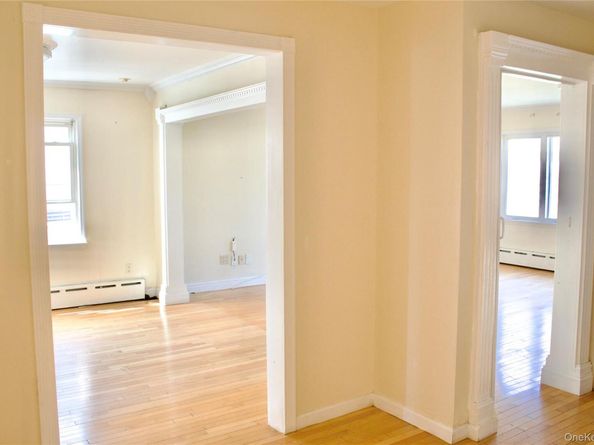 8 Elicar Terrace, Yonkers NY 10701