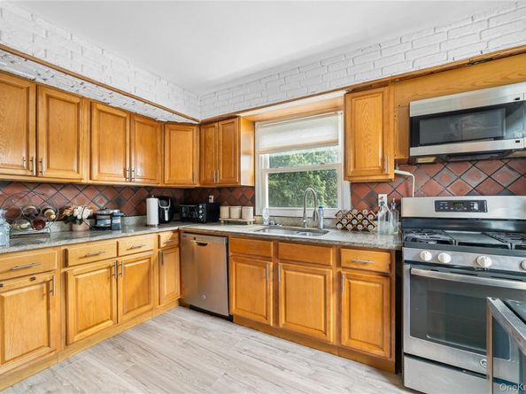 8 Elicar Terrace, Yonkers NY 10701