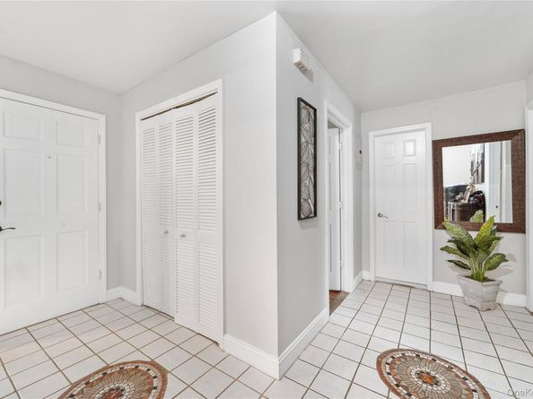 8 Elicar Terrace, Yonkers NY 10701