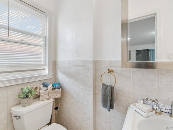 8 Elicar Terrace, Yonkers NY 10701