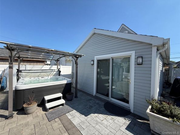 3 Desoto Road, Amity Harbor NY 11701