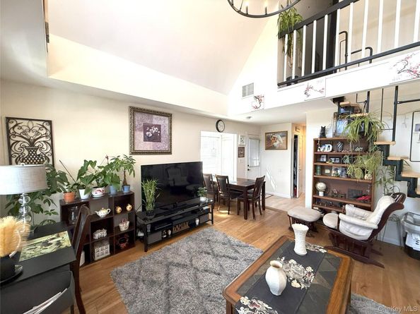 3 Desoto Road, Amity Harbor NY 11701
