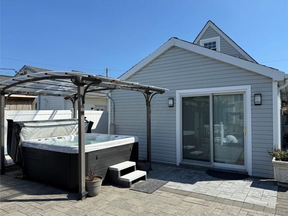 3 Desoto Road, Amity Harbor NY 11701