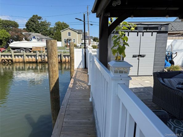 3 Desoto Road, Amity Harbor NY 11701