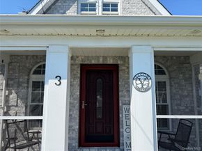 3 Desoto Road, Amity Harbor NY 11701