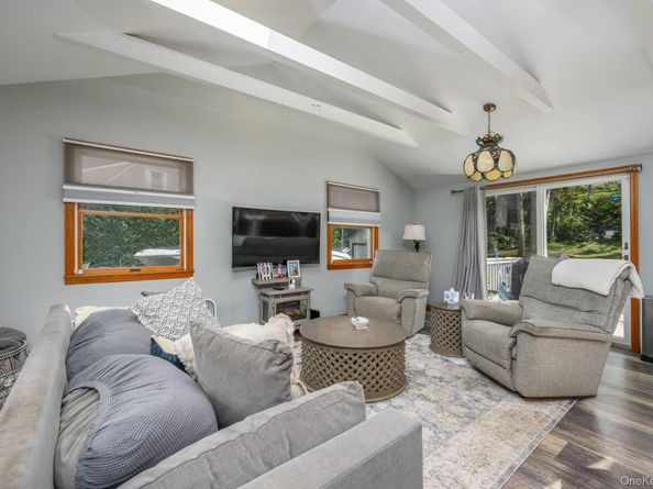 11 Scotts Landing Road, Southampton NY 11968